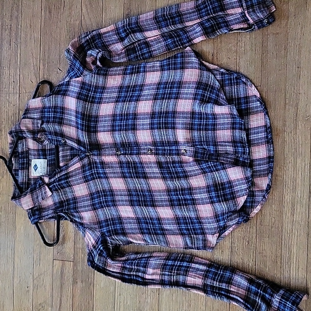 Open shoulder plaid button up